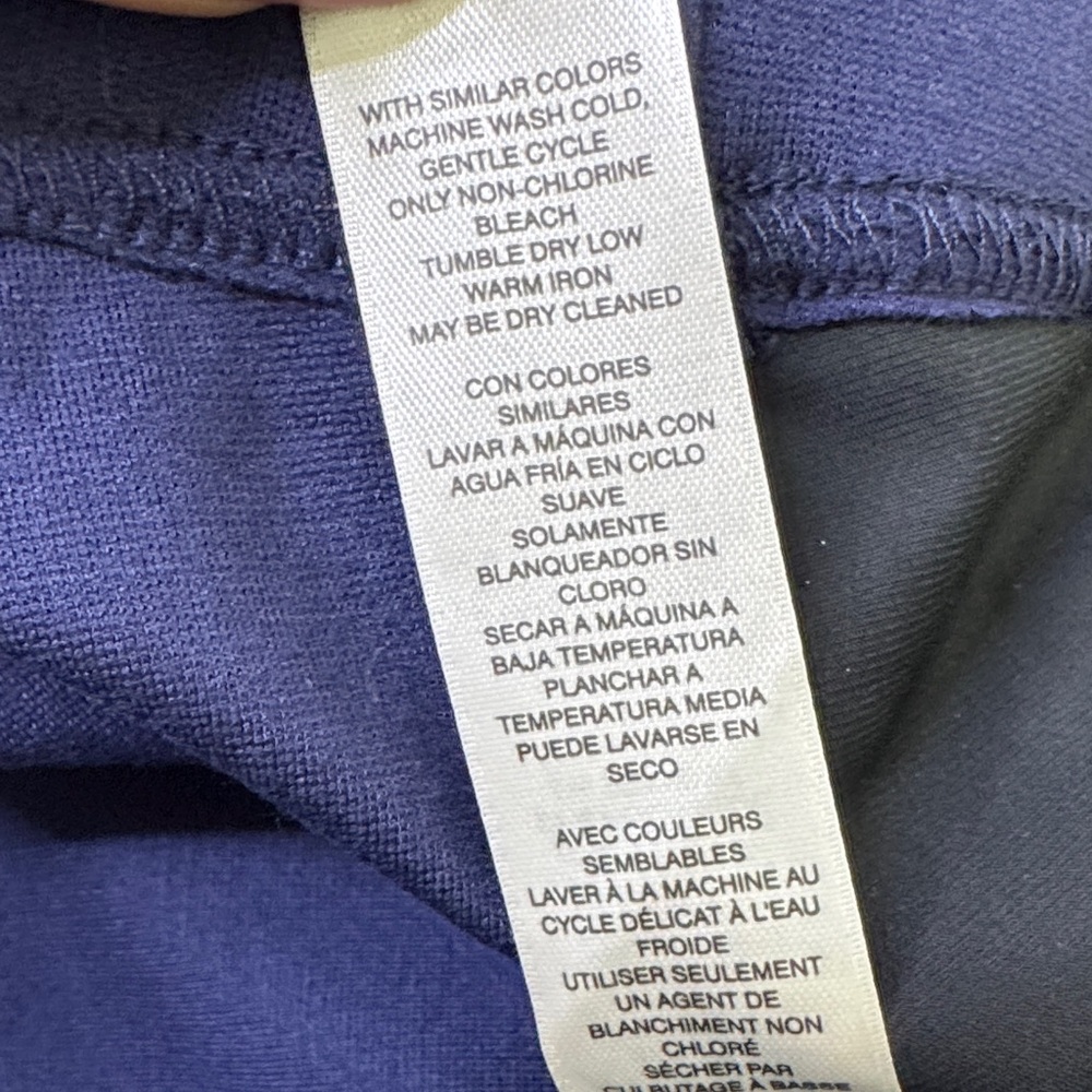 ✨ Chico’s Fabulously Slimming Navy Capri Pants NWT 0 Chicos US 4 - Picture 7 of 8